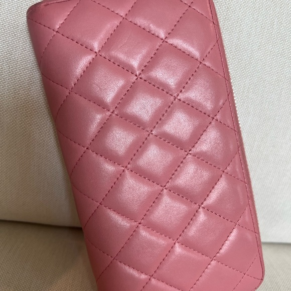 ⛔️SOLD⛔️Chanel Pink Zippy Wallet - Picture 2 of 8